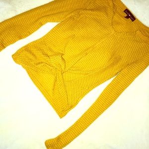 Knitted tied long sleeve